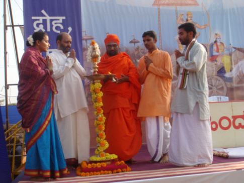 Inauguration of Hindu Dharmajagruti Sabha by lighting an oil lamp